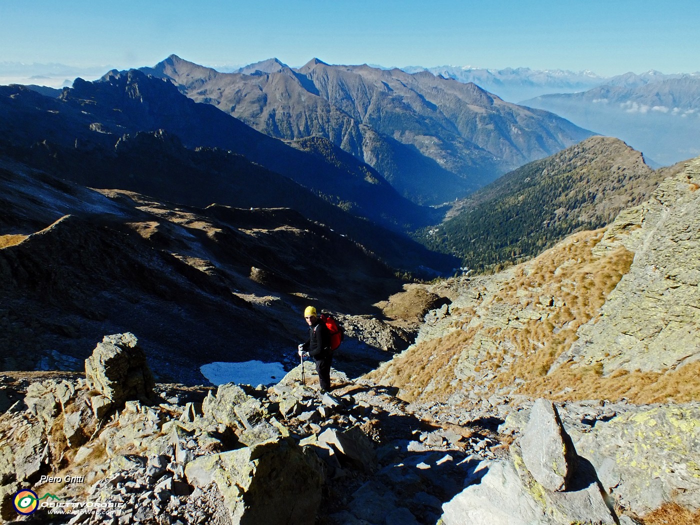 59 Vista verso la Val Gerola e Valtellina.JPG